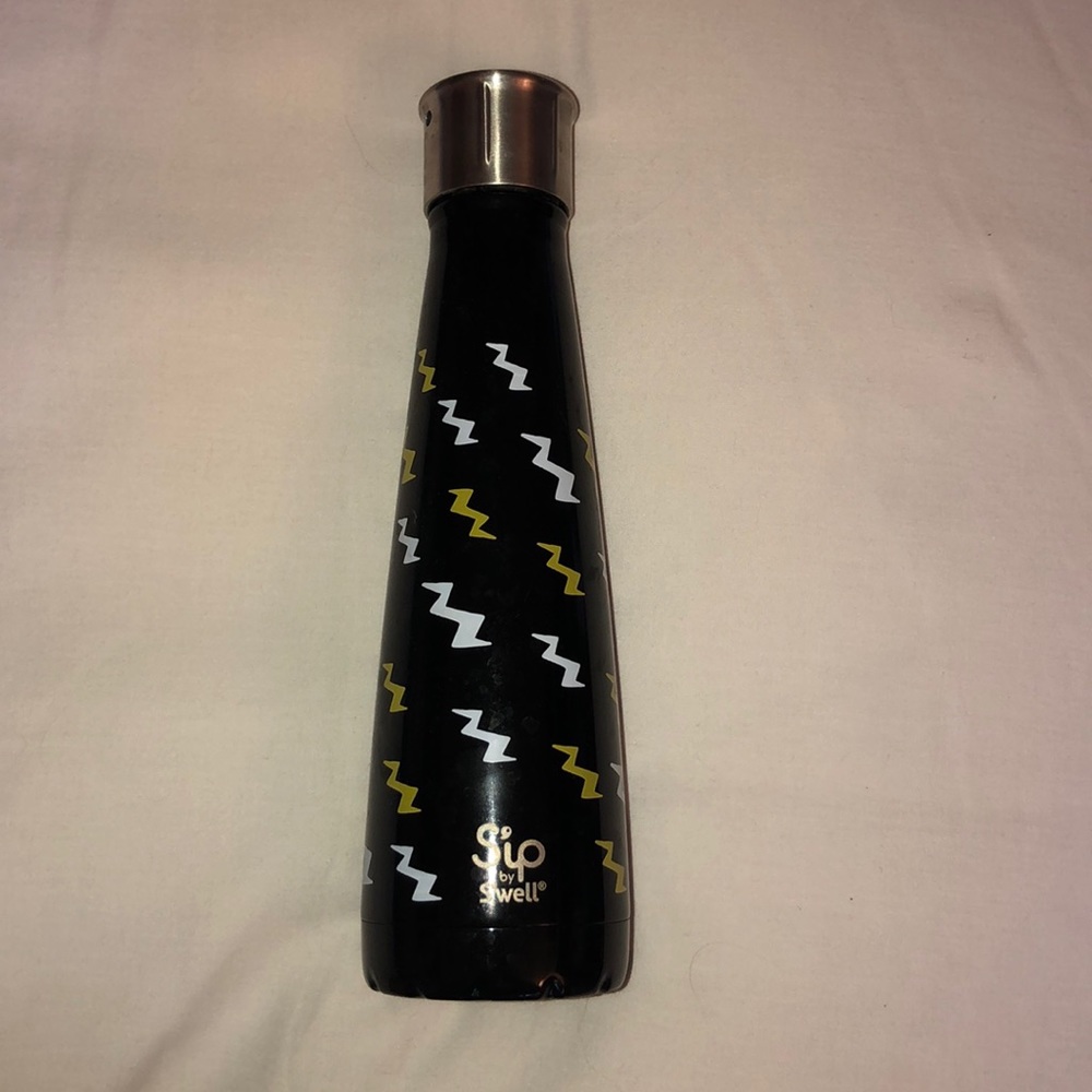 Sip by s’well water bottle. NWOT.